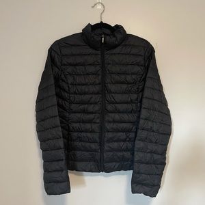 Packable puffer jacket